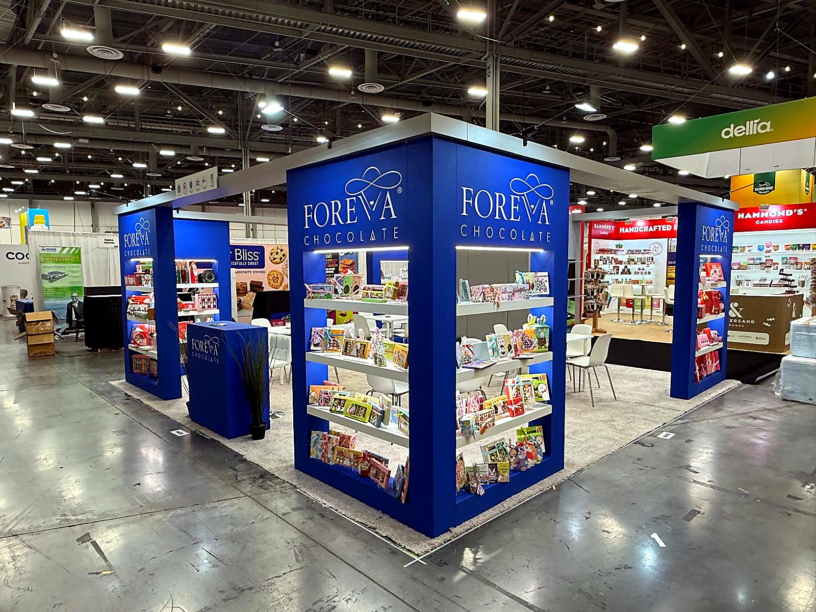 Custom island exhibit designed and built by Standmi for Foreva Chocolate